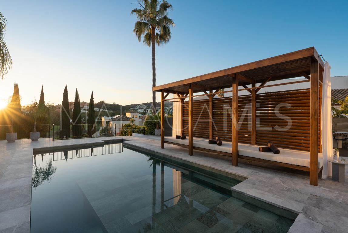 Villa for sale in Nueva Andalucia