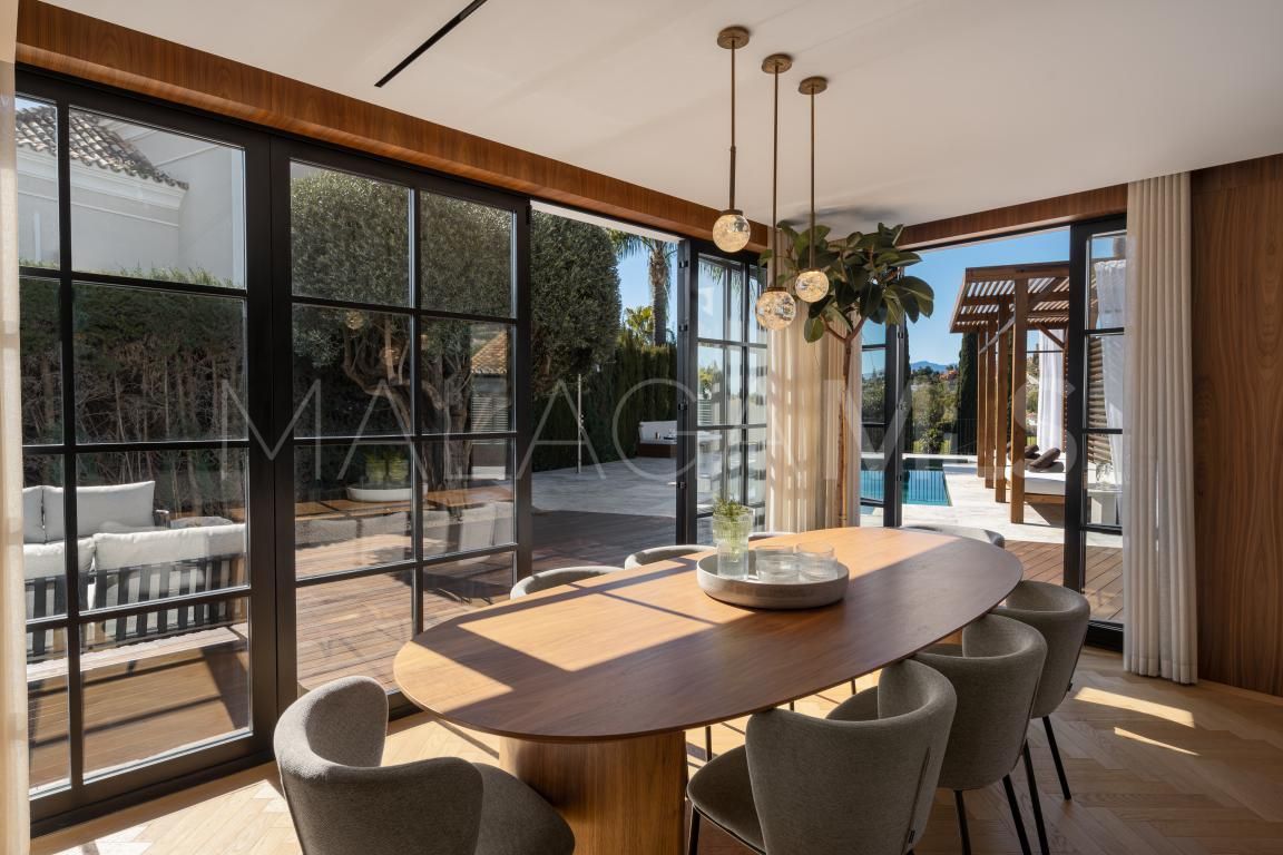 Villa for sale in Nueva Andalucia