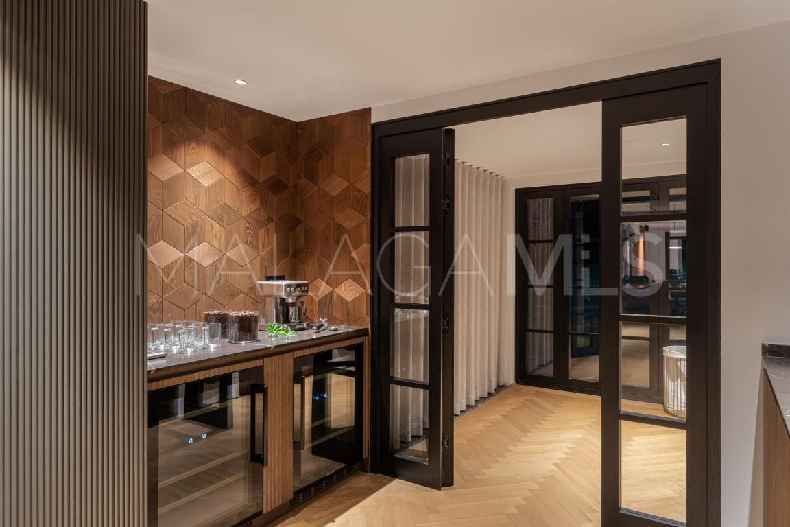 Villa for sale in Nueva Andalucia