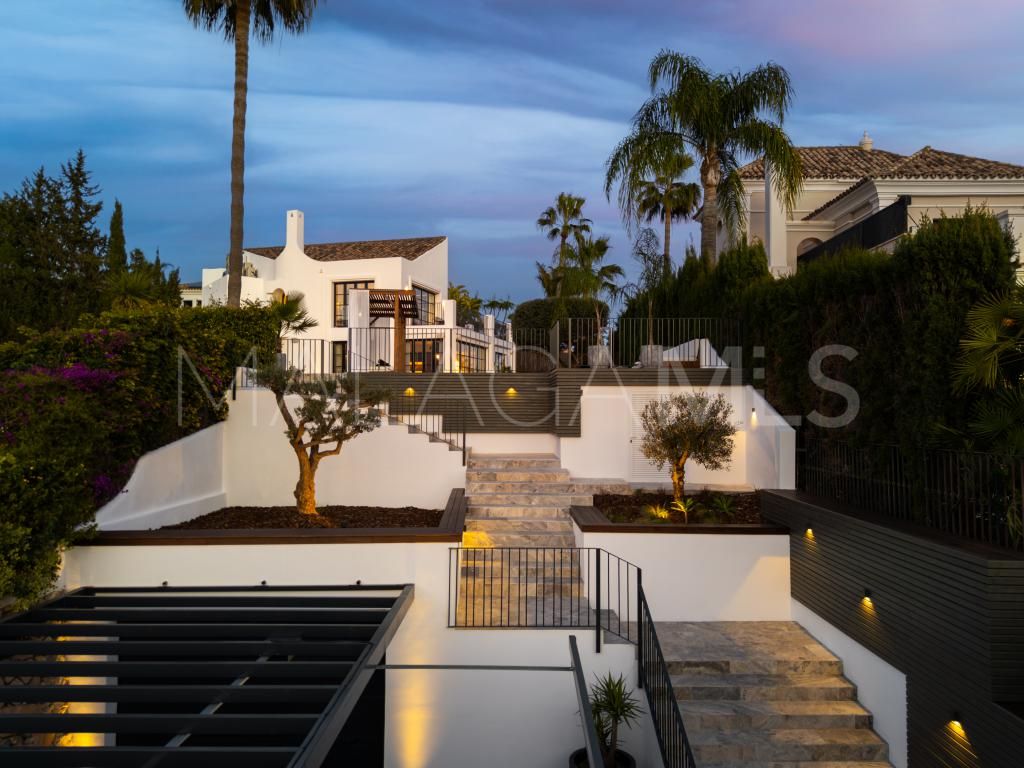 Villa for sale in Nueva Andalucia