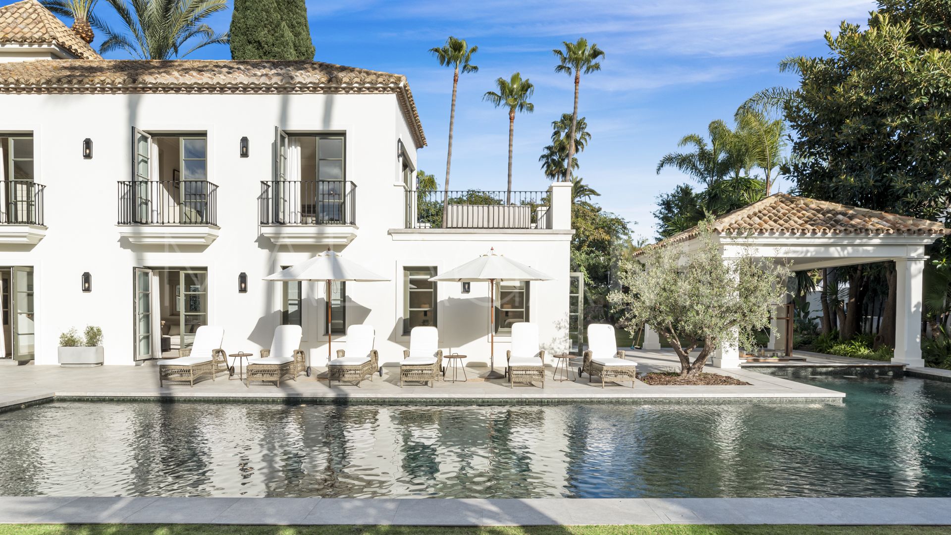 Nueva Andalucia 5 bedrooms villa for sale