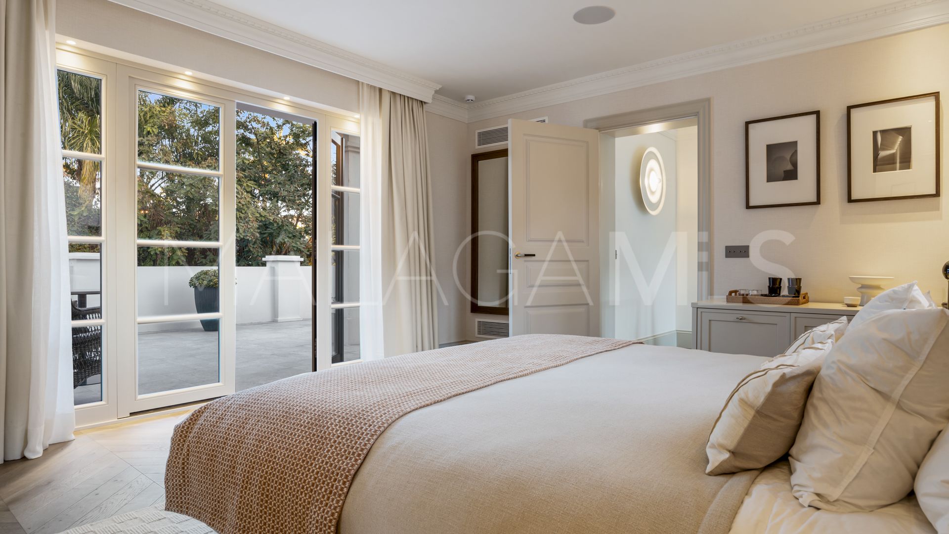 Nueva Andalucia 5 bedrooms villa for sale