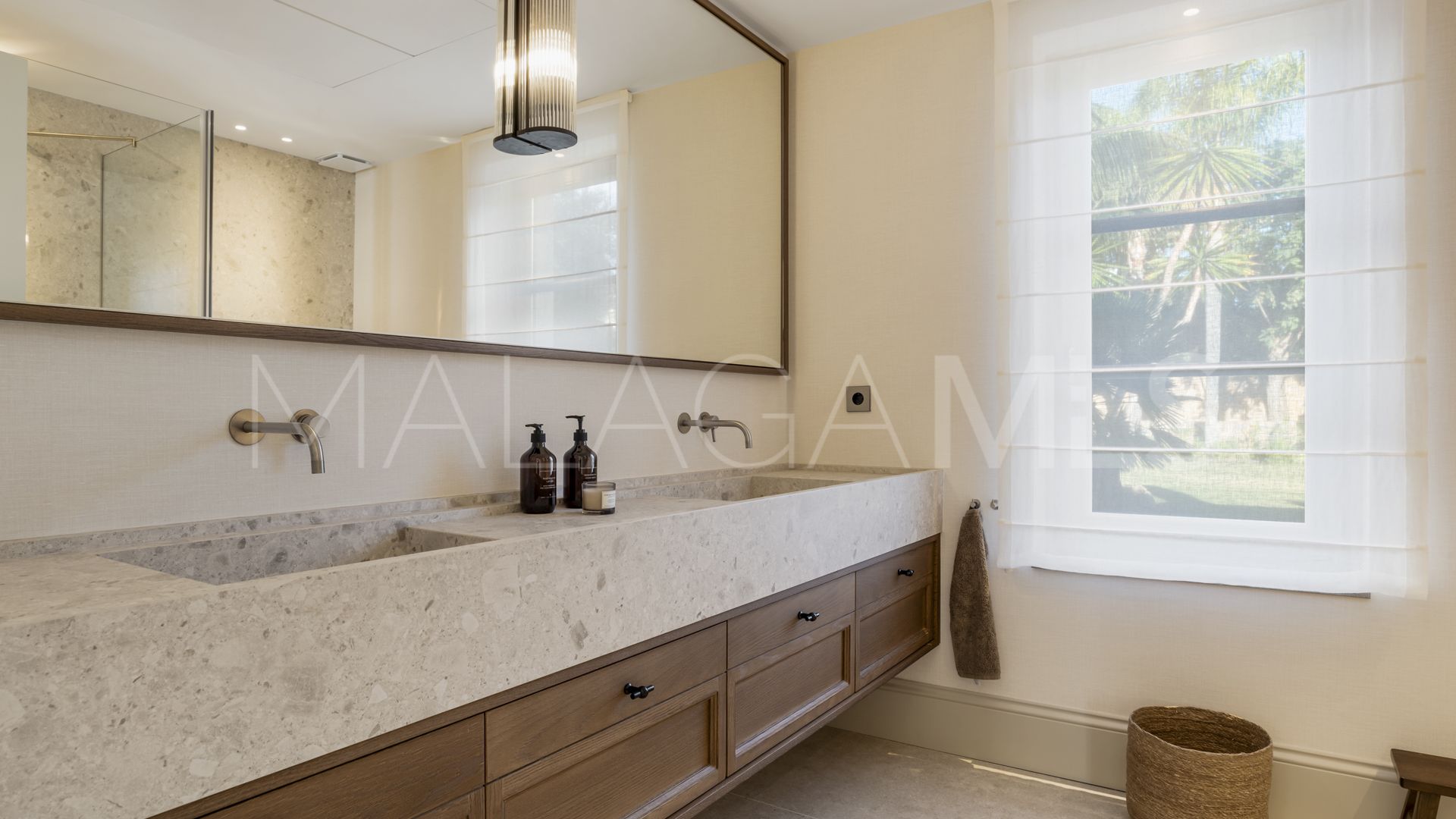 Nueva Andalucia 5 bedrooms villa for sale