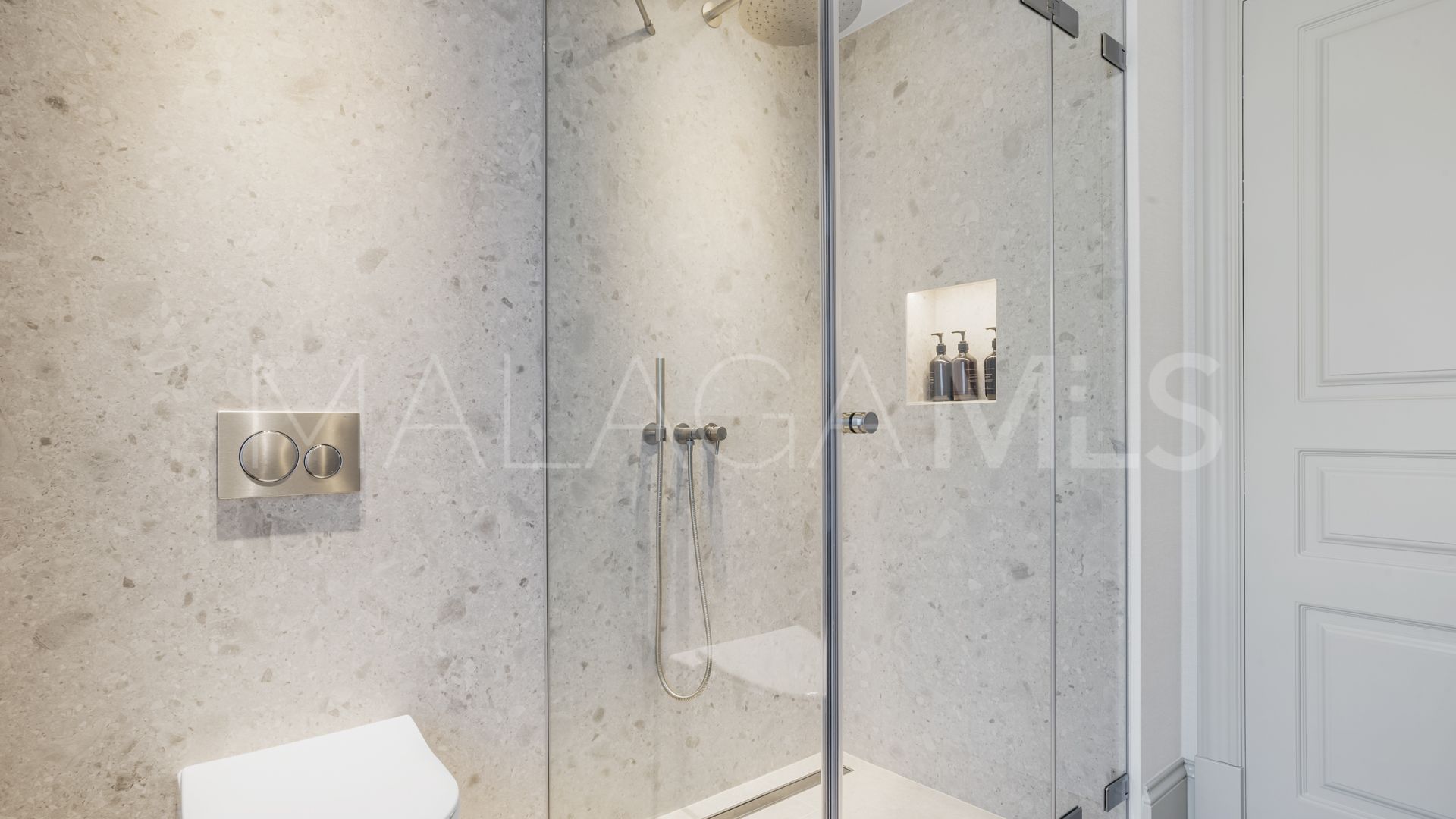 Nueva Andalucia 5 bedrooms villa for sale