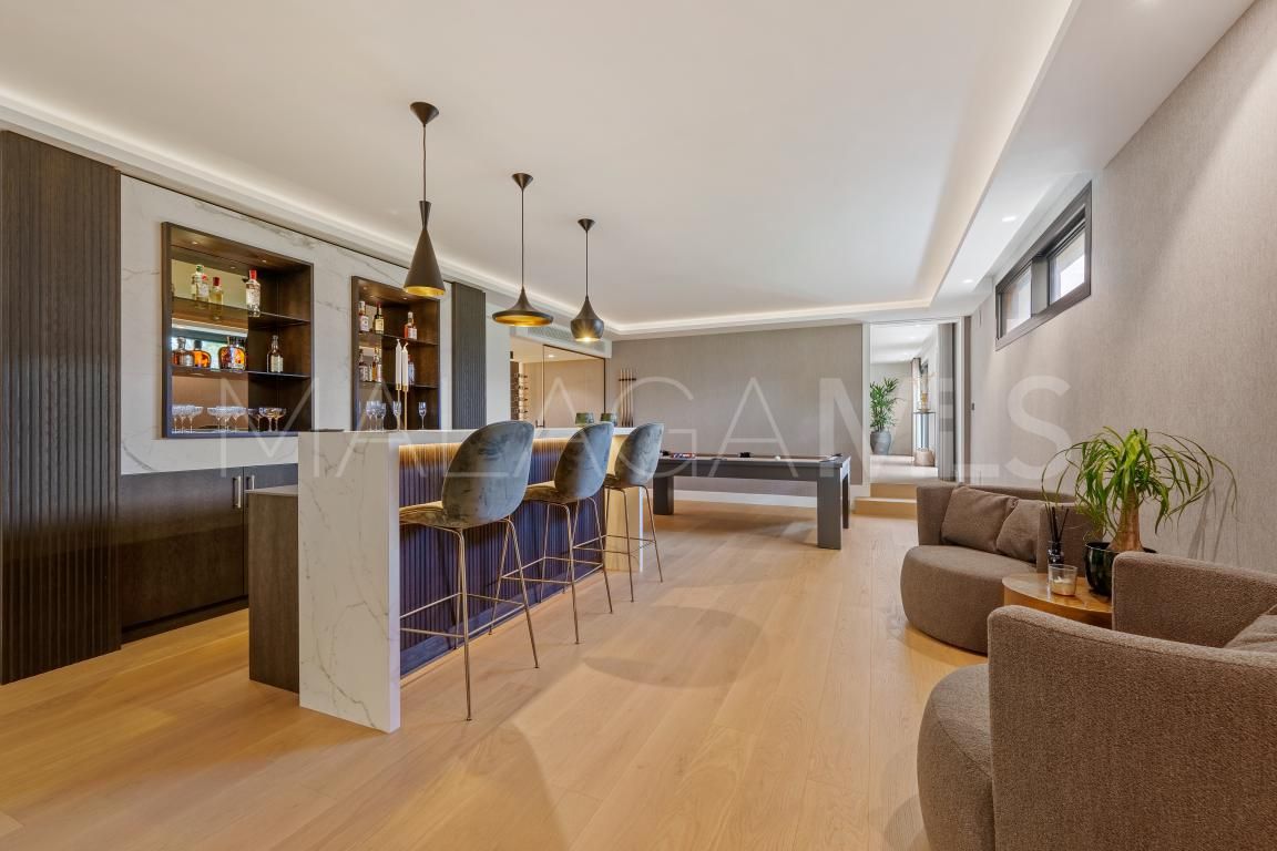 Villa for sale in Nueva Andalucia