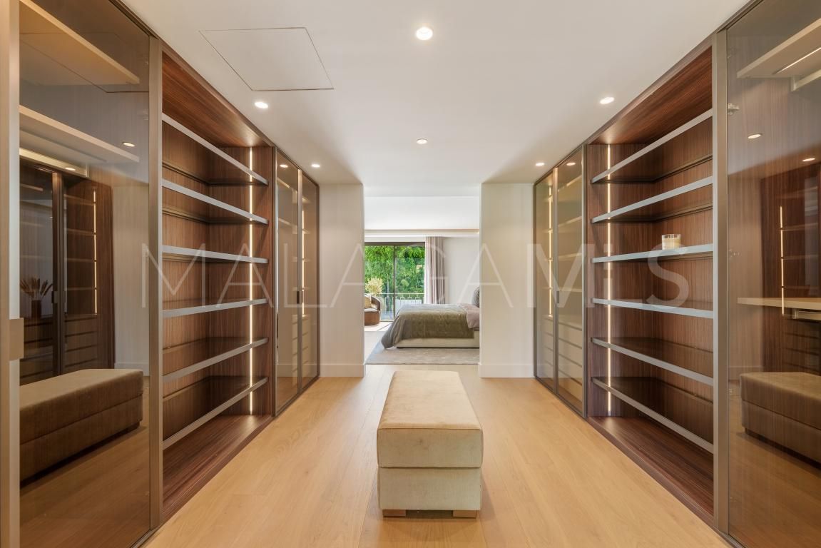 Villa for sale in Nueva Andalucia