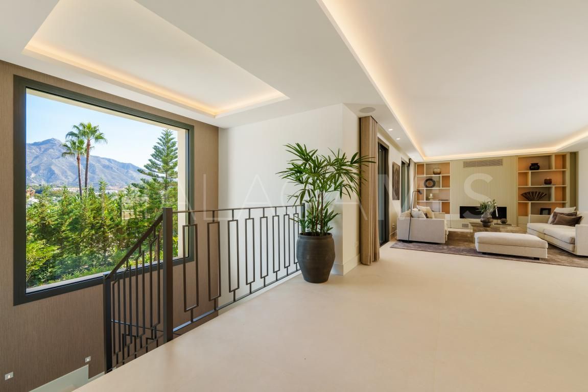 Villa for sale in Nueva Andalucia