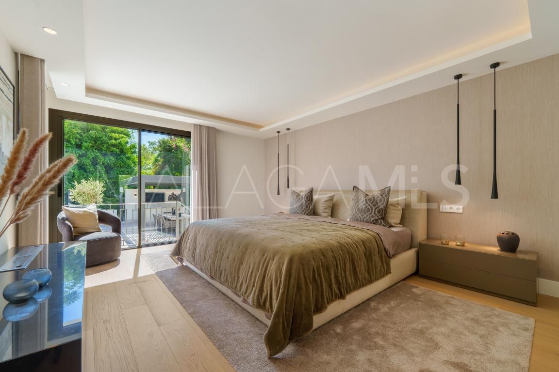 Villa for sale in Nueva Andalucia