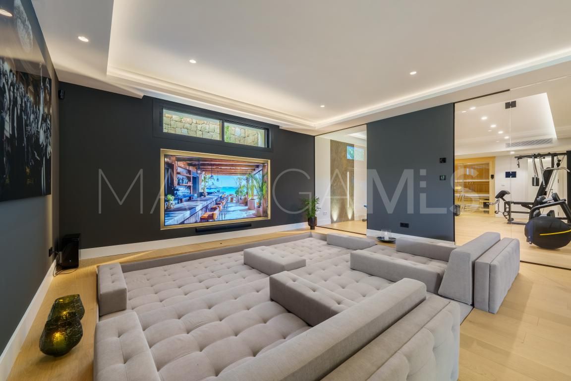 Villa for sale in Nueva Andalucia