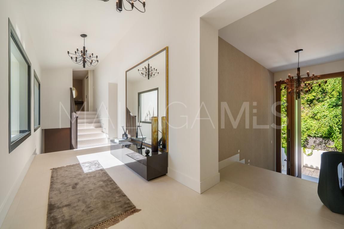 Villa for sale in Nueva Andalucia