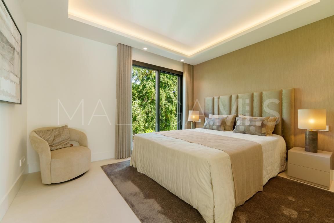 Villa for sale in Nueva Andalucia