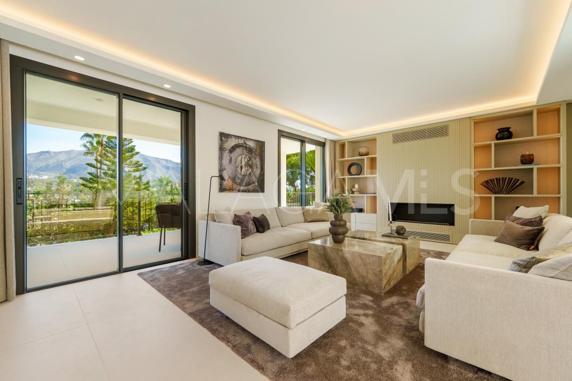 Villa for sale in Nueva Andalucia