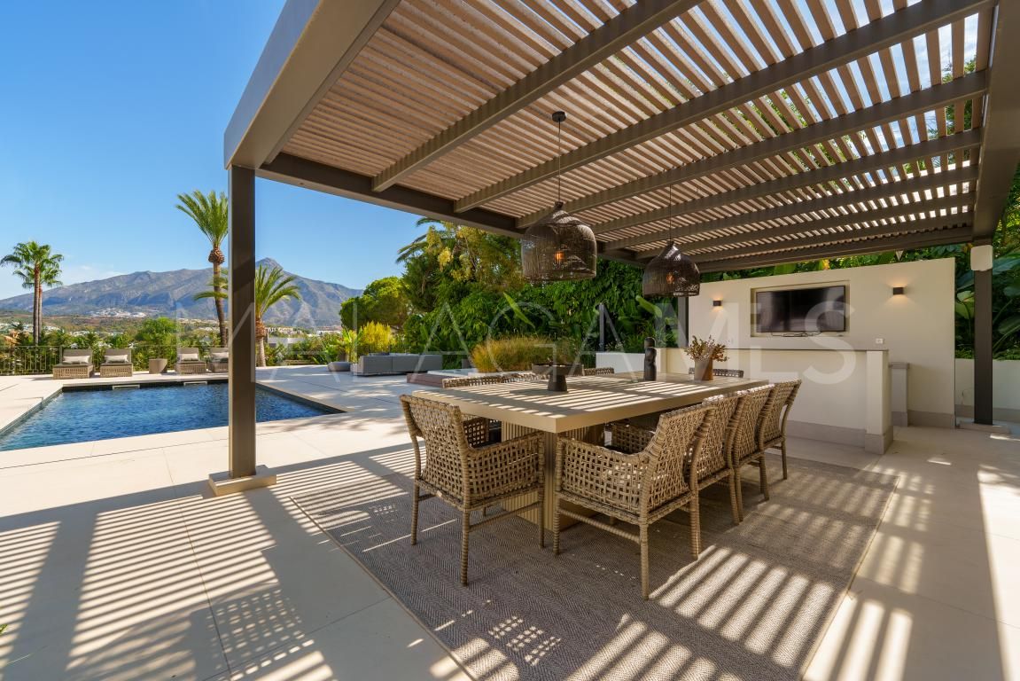Villa for sale in Nueva Andalucia
