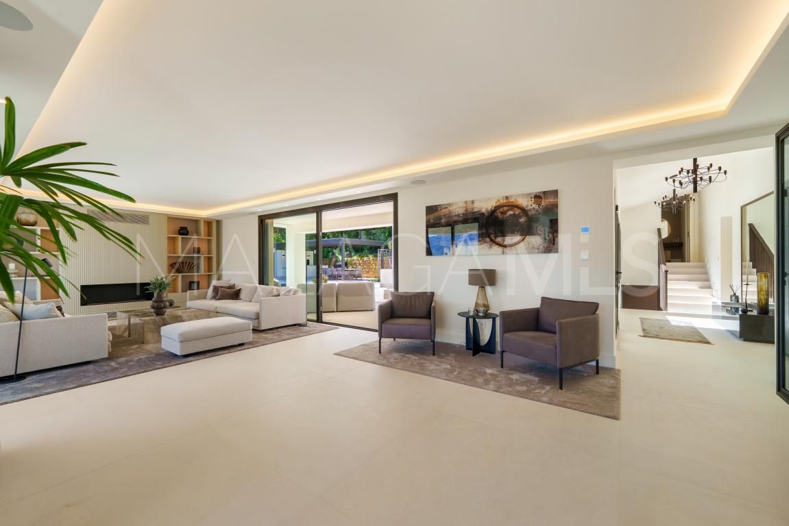 Villa for sale in Nueva Andalucia