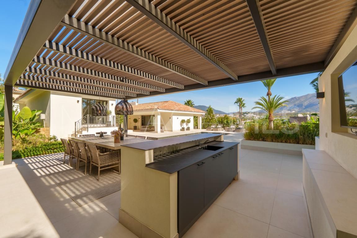 Villa for sale in Nueva Andalucia