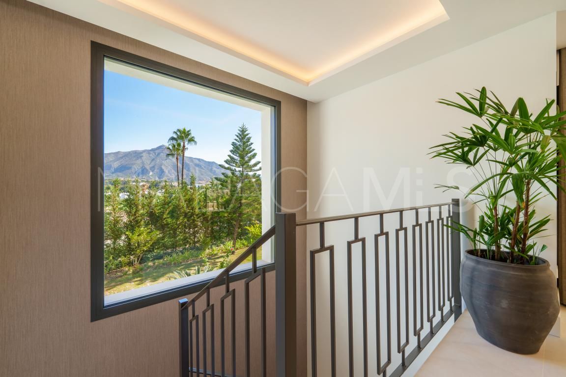 Villa for sale in Nueva Andalucia