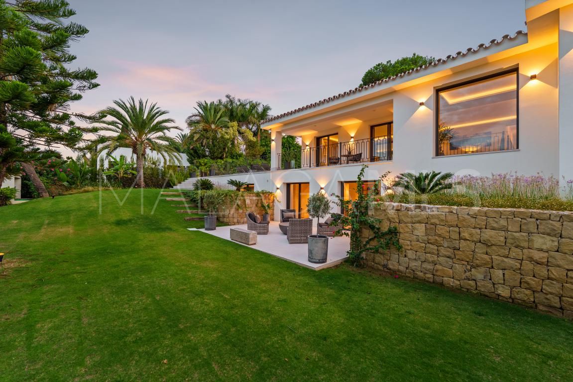 Villa for sale in Nueva Andalucia