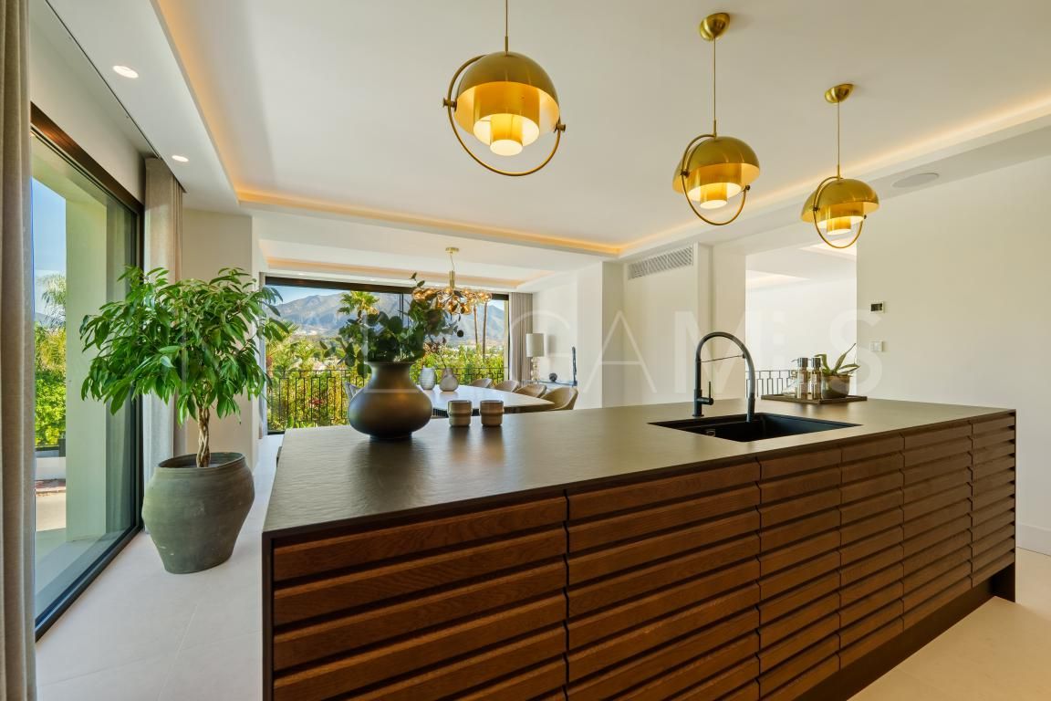 Villa for sale in Nueva Andalucia