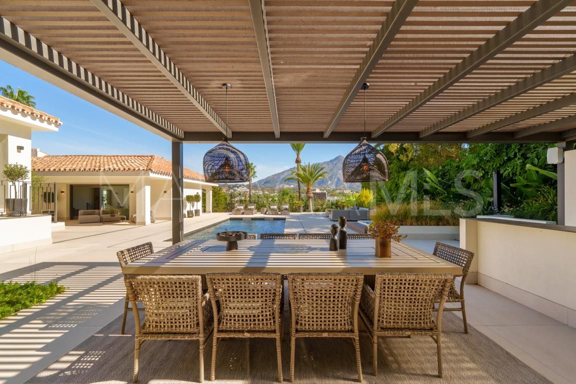 Villa for sale in Nueva Andalucia