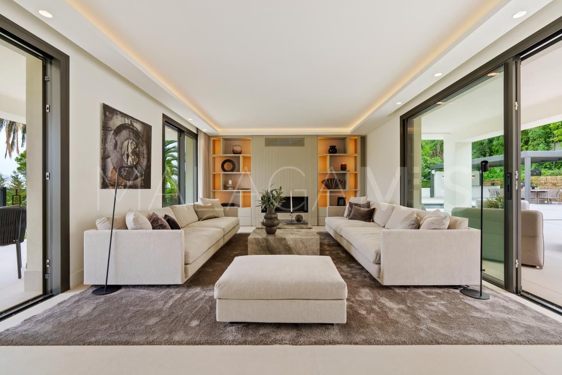 Villa for sale in Nueva Andalucia