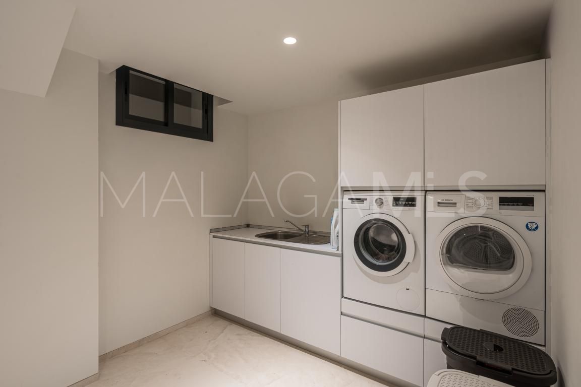 Villa with 6 bedrooms for sale in Nueva Andalucia