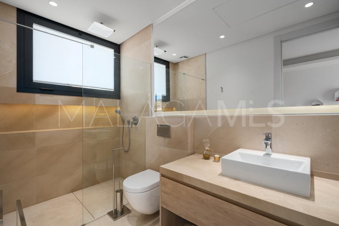 Villa with 6 bedrooms for sale in Nueva Andalucia