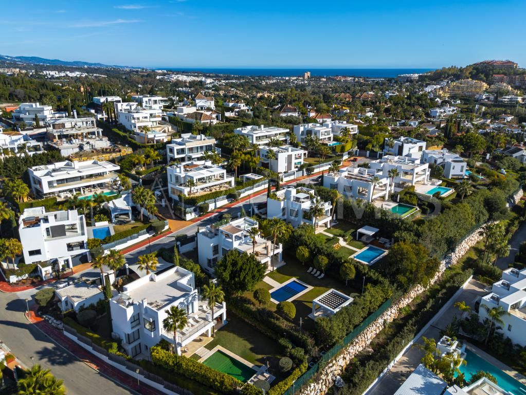 Villa with 6 bedrooms for sale in Nueva Andalucia