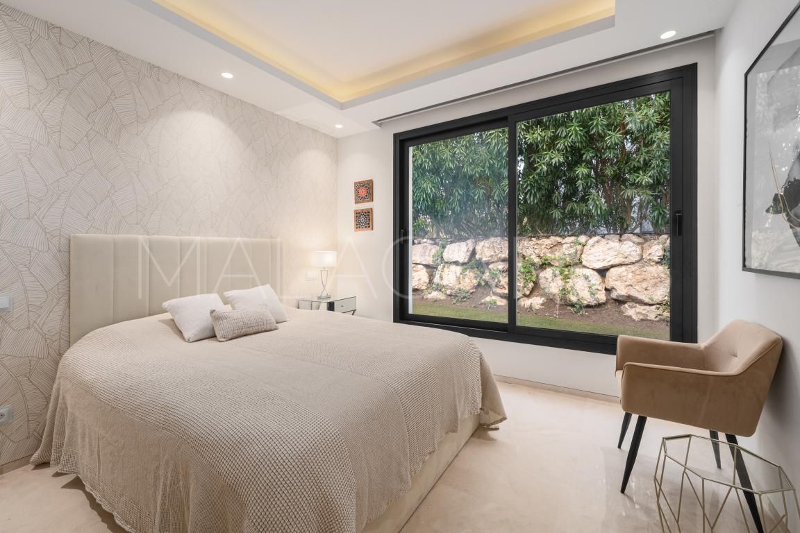 Villa with 6 bedrooms for sale in Nueva Andalucia