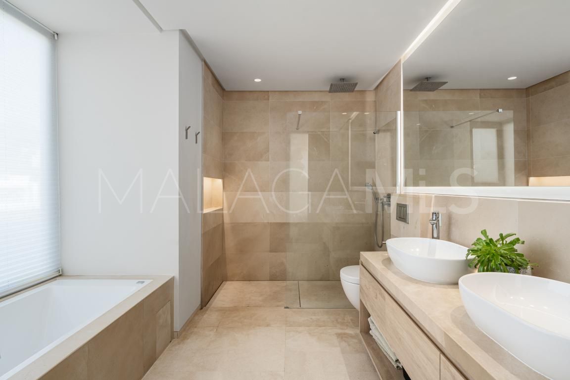 Villa with 6 bedrooms for sale in Nueva Andalucia