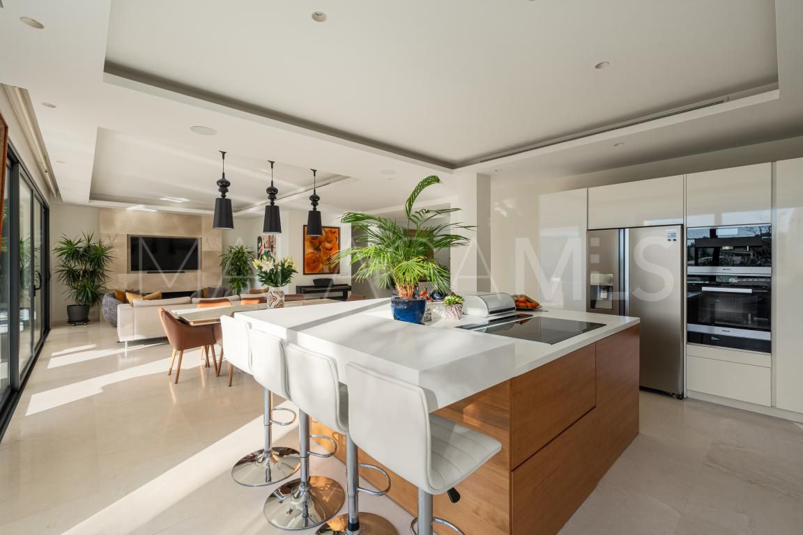 Villa with 6 bedrooms for sale in Nueva Andalucia