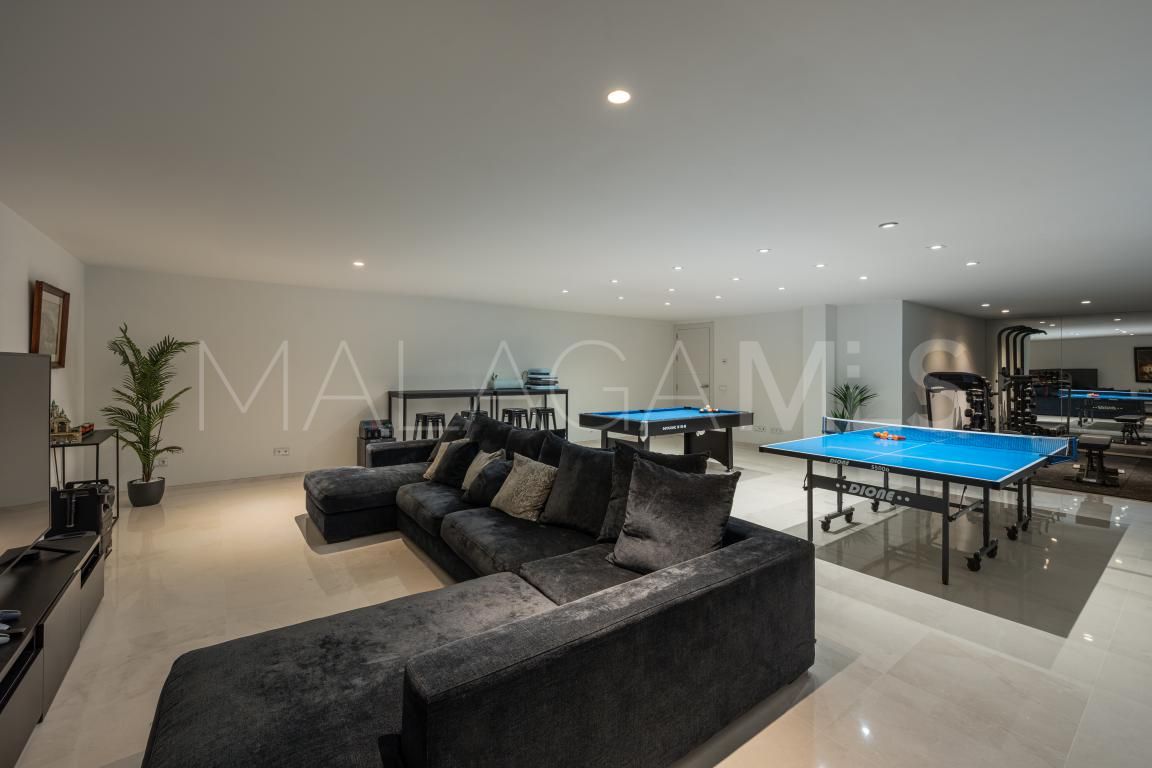 Villa with 6 bedrooms for sale in Nueva Andalucia