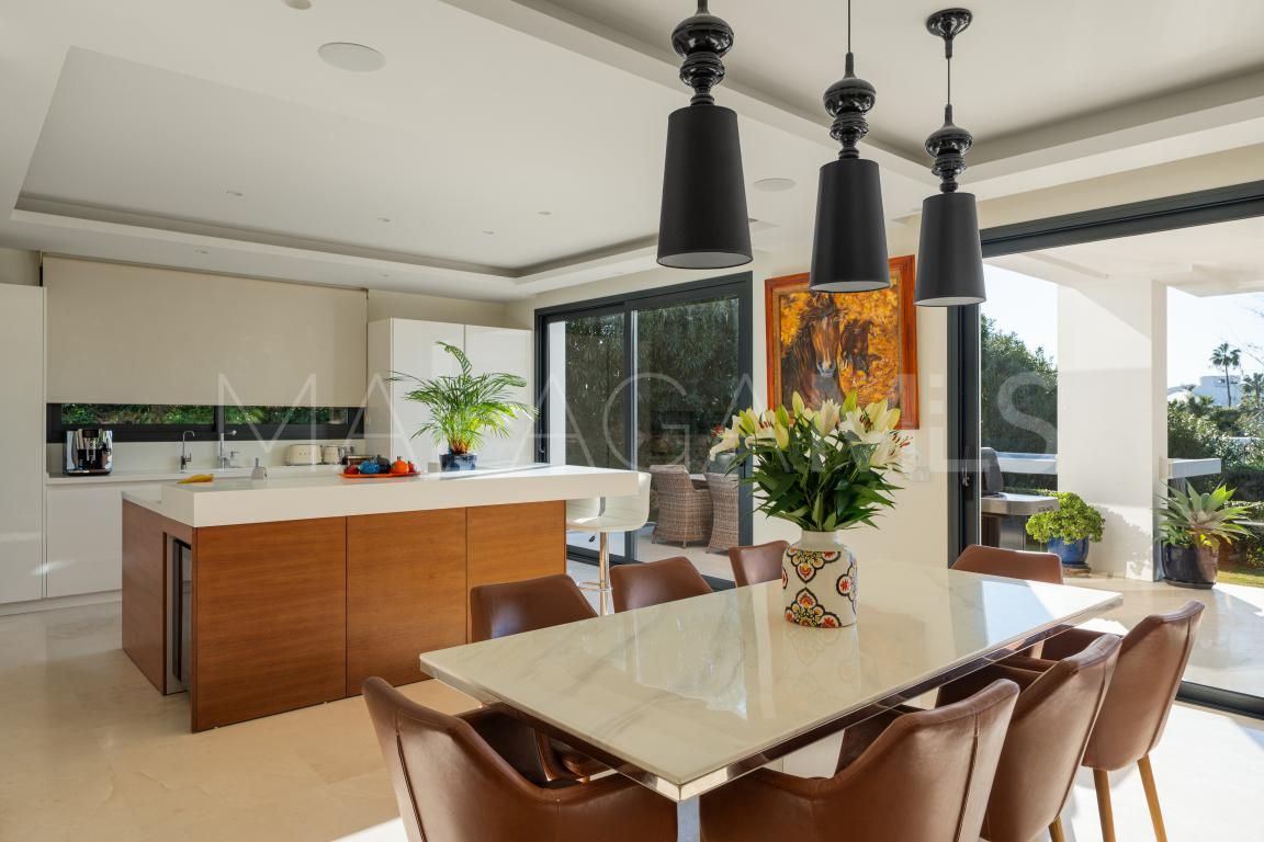 Villa with 6 bedrooms for sale in Nueva Andalucia