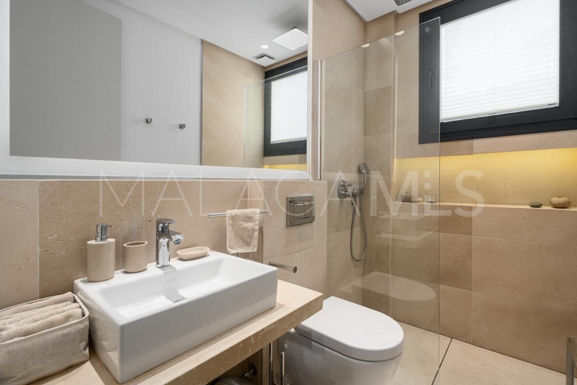 Villa with 6 bedrooms for sale in Nueva Andalucia