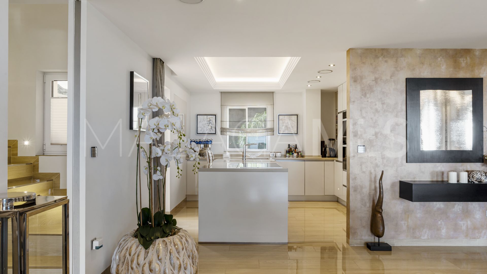 Duplex penthouse for sale in Benahavis