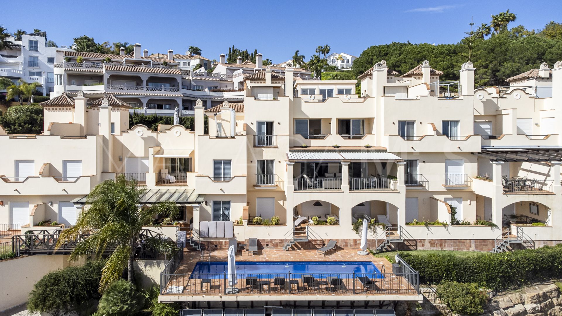 Duplex penthouse for sale in Benahavis