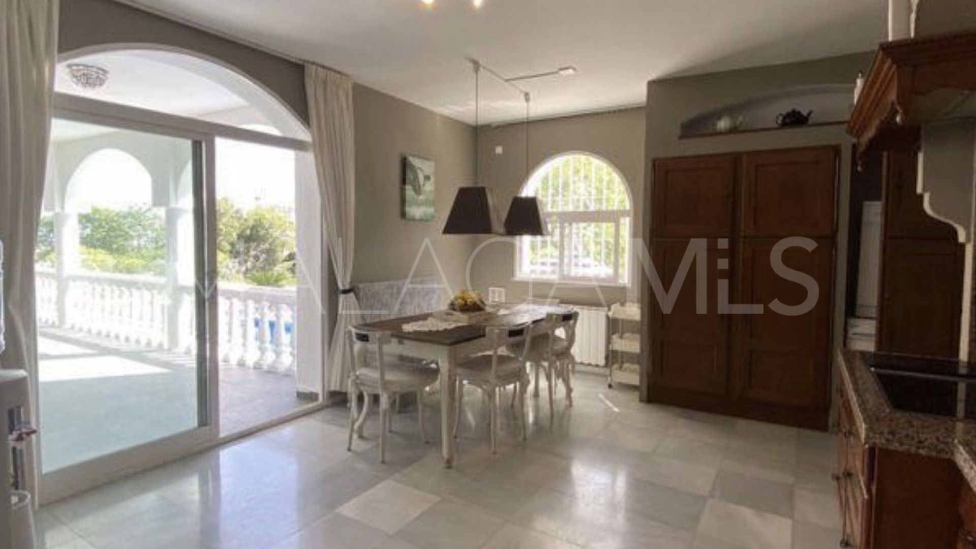 Villa for sale in El Paraiso