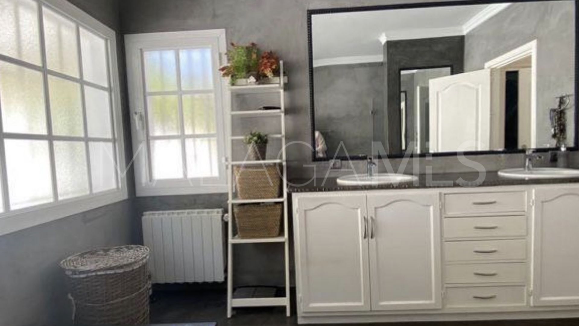 Villa for sale in El Paraiso