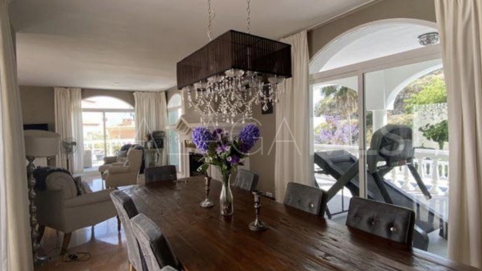 Villa for sale in El Paraiso