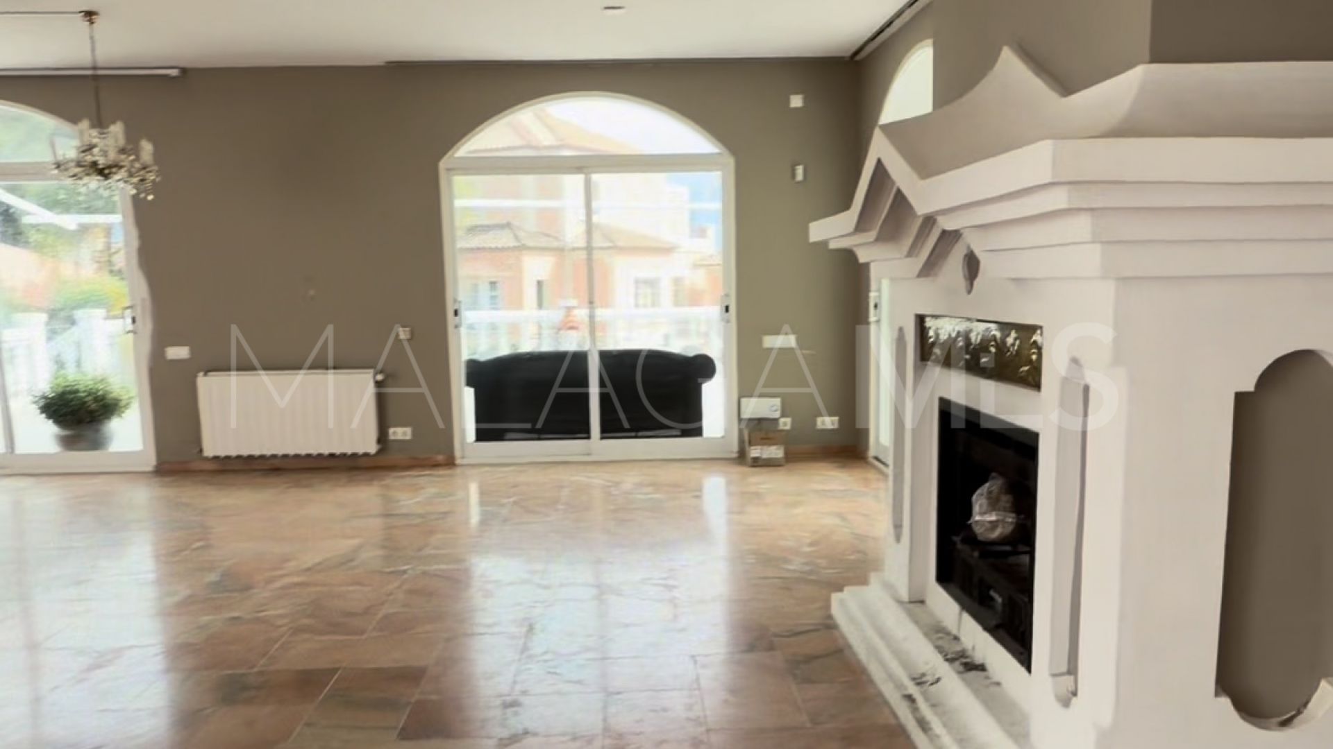 Villa for sale in El Paraiso