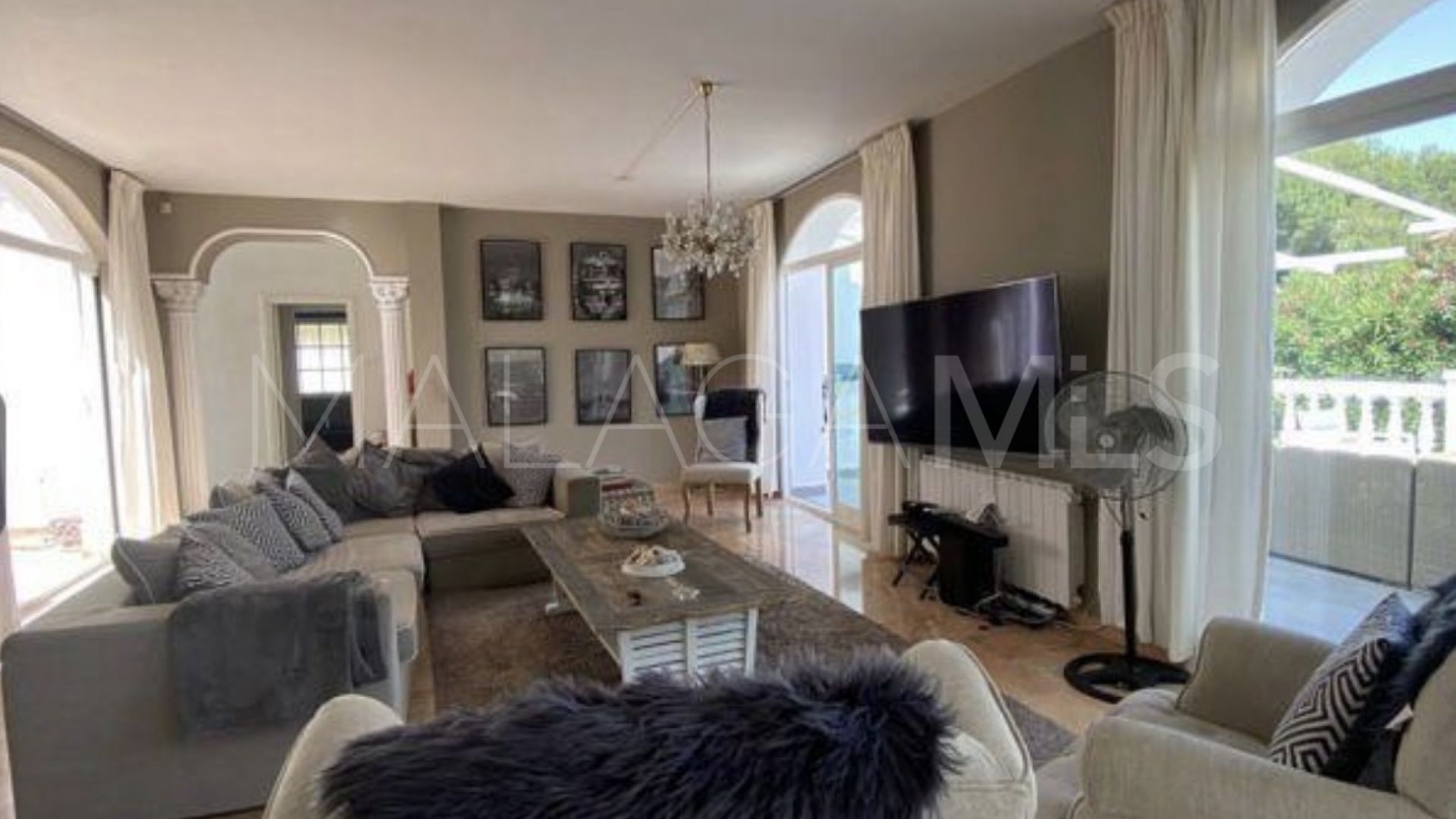 Villa for sale in El Paraiso