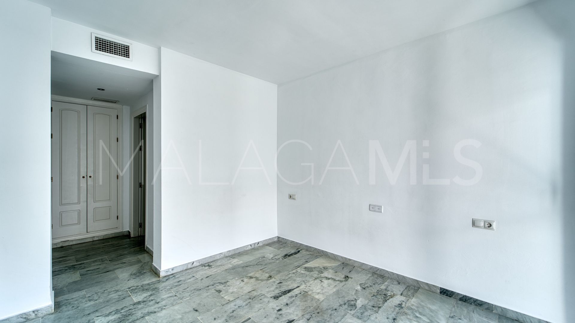 Guadalmina Baja, atico duplex de 5 bedrooms for sale