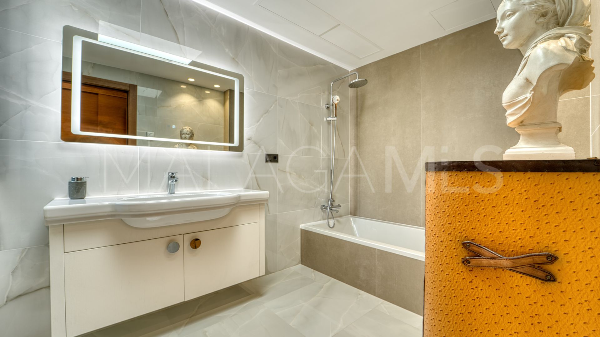 4 bedrooms villa in Chullera for sale