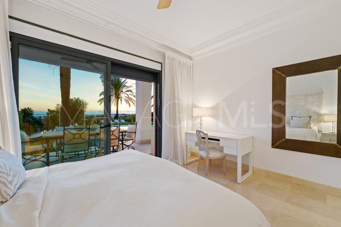 Villa for sale in Nueva Andalucia