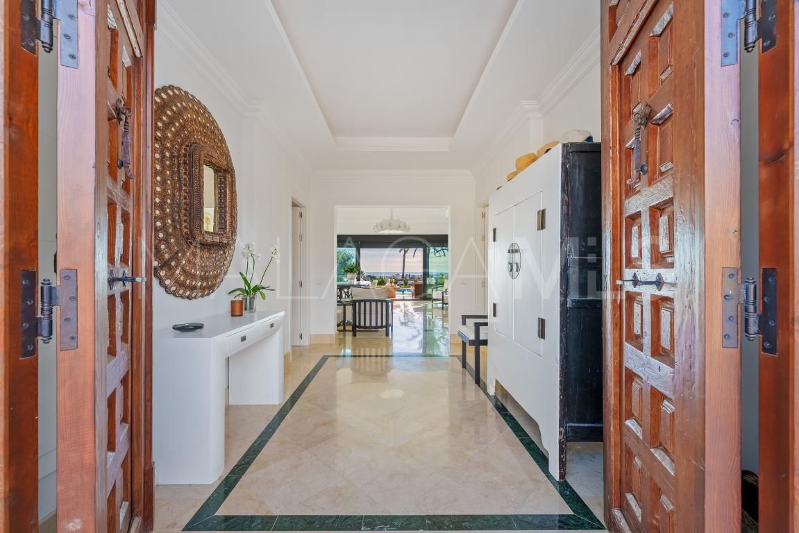 Villa for sale in Nueva Andalucia