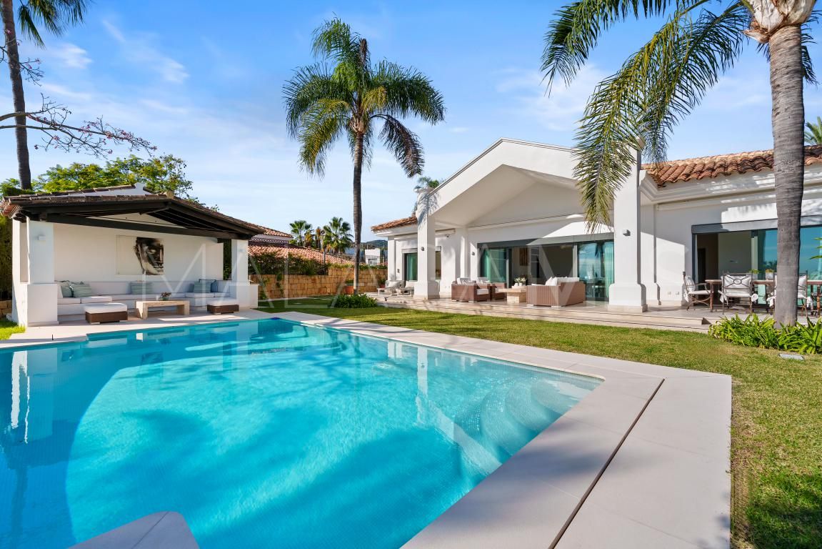 Villa for sale in Nueva Andalucia