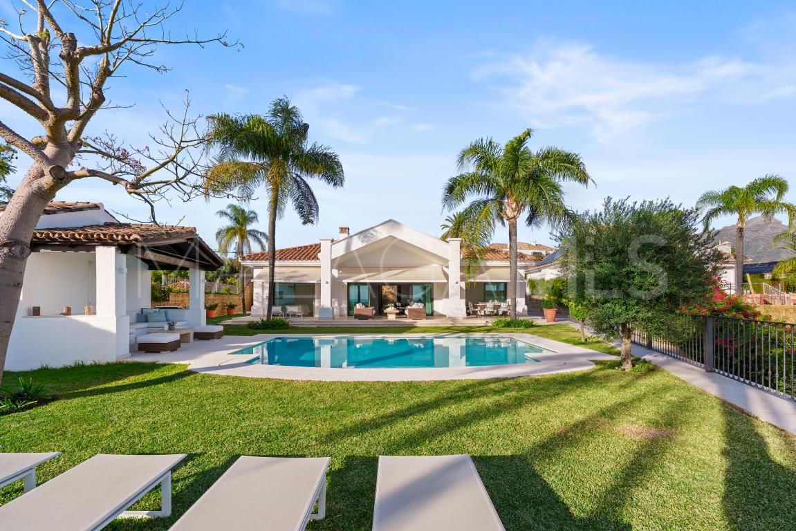 Villa for sale in Nueva Andalucia