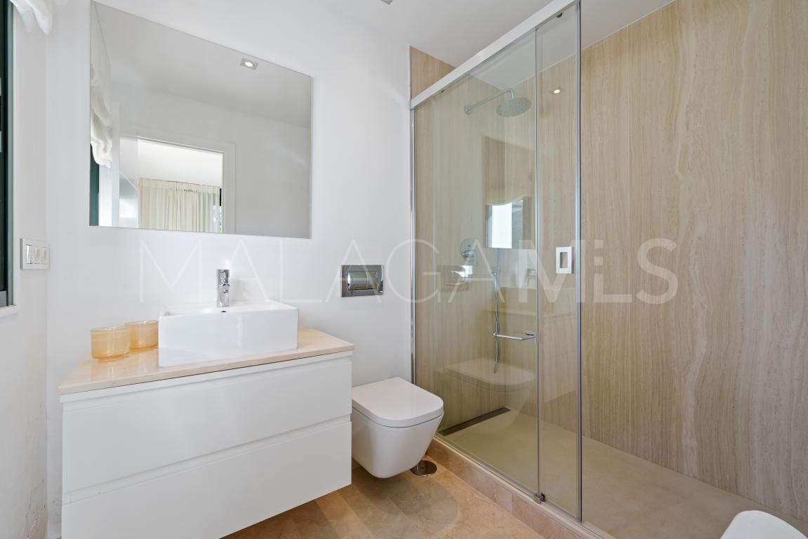 Villa for sale in Nueva Andalucia