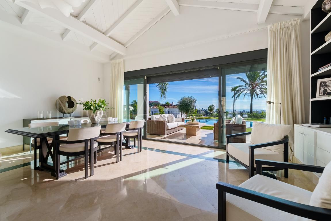 Villa for sale in Nueva Andalucia