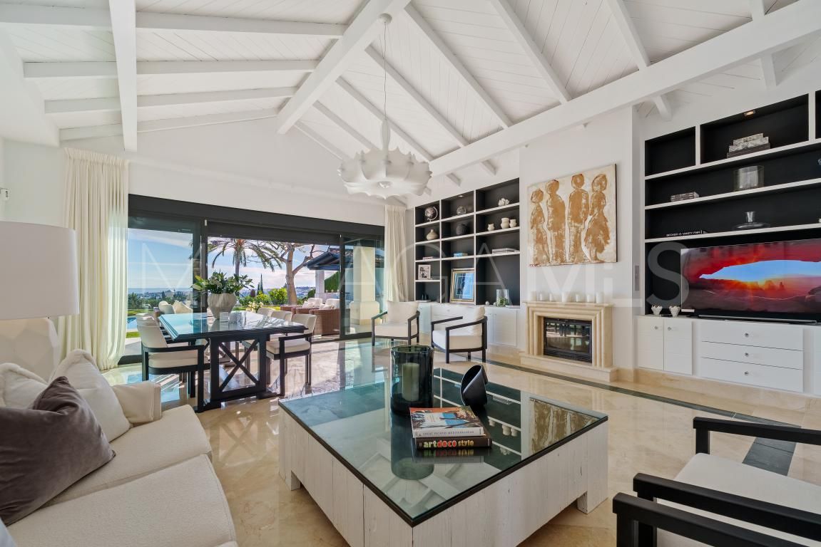 Villa for sale in Nueva Andalucia