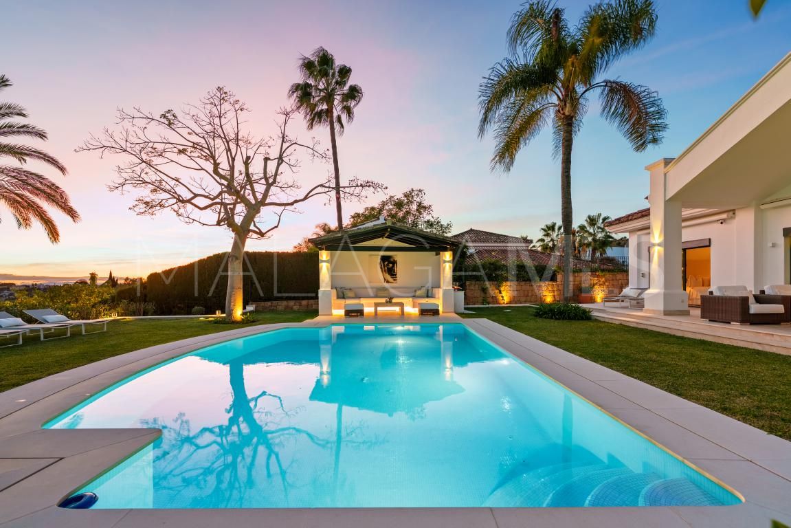 Villa for sale in Nueva Andalucia